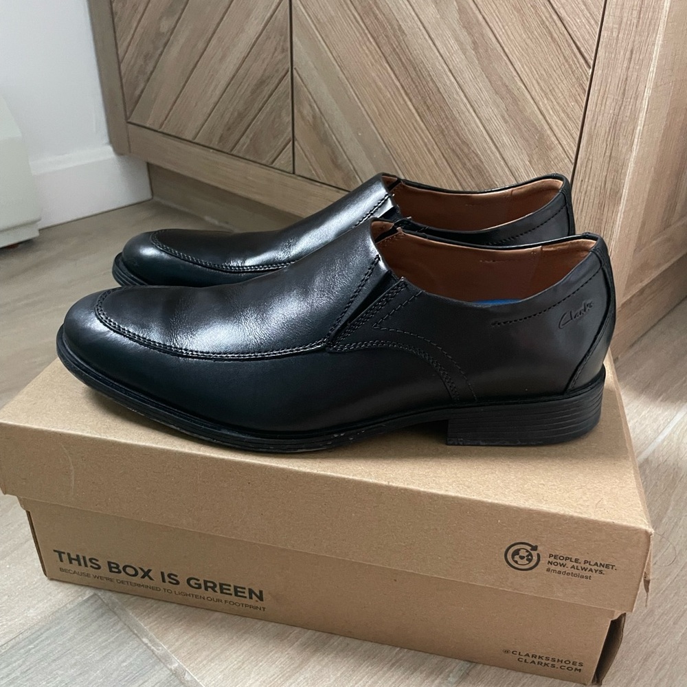 Clarks Men's Classic Black Leather Loafers